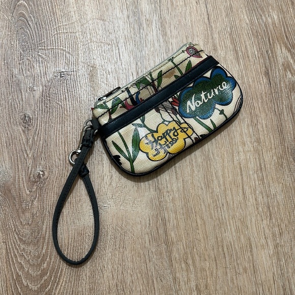 SAKROOTS | Floral Patterned Wristlet - Picture 1 of 3